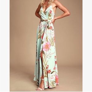 Lulu’s floor length, blue floral spaghetti strap dress, never worn - size small